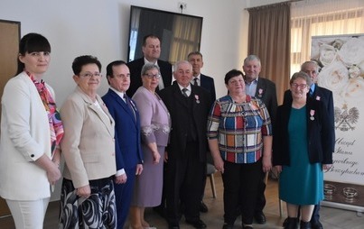 Zdjęcie do PONAD P&Oacute;Ł WIEKU RAZEM,  na dobre i na złe &hellip;